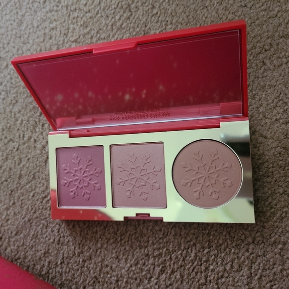 Estee Lauder Other - Cheek Palette in ENCHANTED GLOW